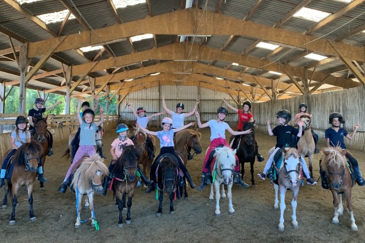 Image de Stage du mardi 16 au samedi 20 août ouvert aux cavaliers débutants jusqu'au Galop 4 : inscrivez-vous vite !